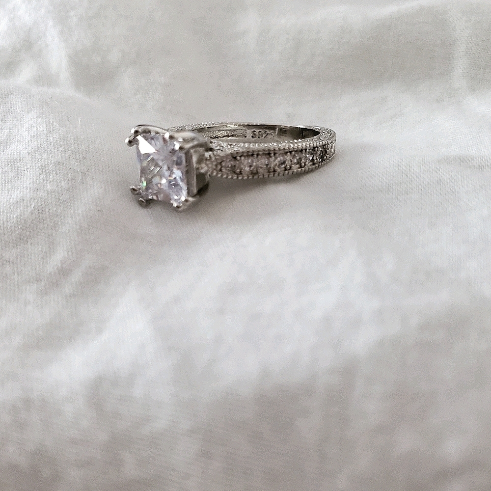New Elegant 925 Silver Princess Cut Ring - Picture 10 of 10